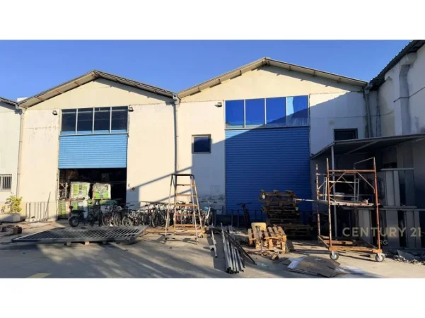 Tirane, jepet me qera magazine , 600 m² 3.500 € 