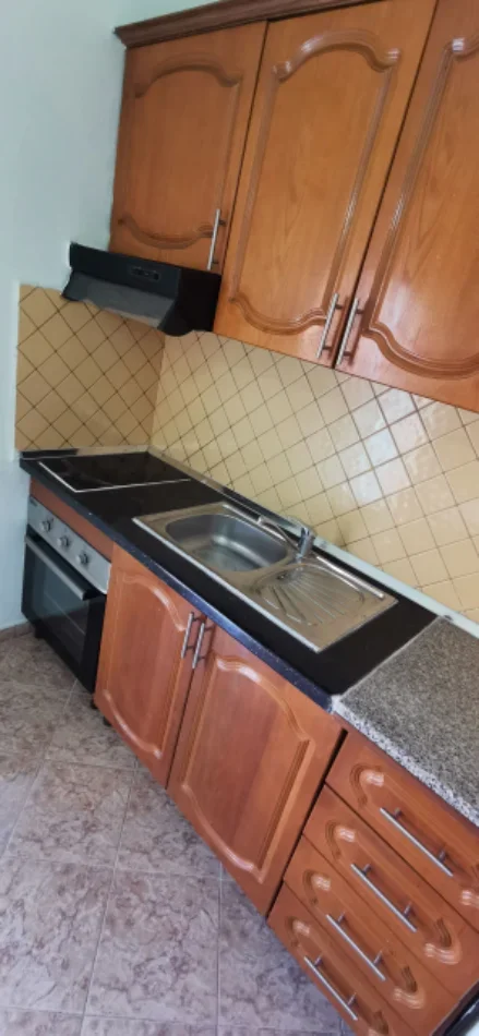 Tirane, jepet me qera shtepi Kati 3, 35 m² 220 € (Rruga Jordan Misja prane Kolegjit Beder)