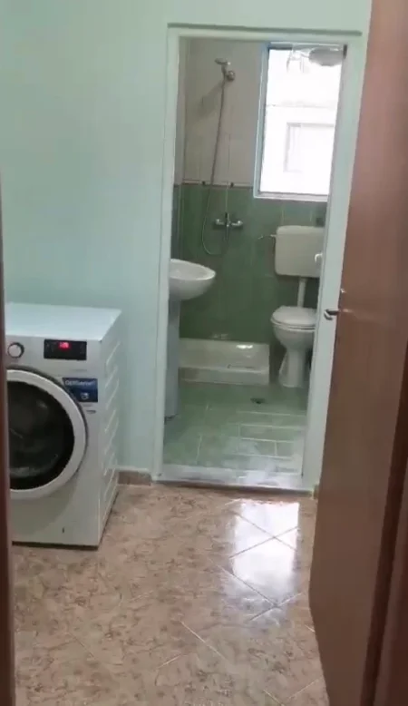 Tirane, jepet me qera shtepi Kati 3, 35 m² 220 € (Rruga Jordan Misja prane Kolegjit Beder)