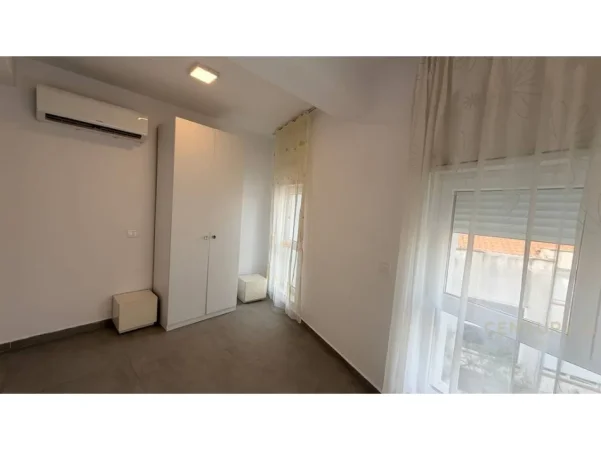 Tirane, shes apartament 2+1+Aneks+Ballkon Kati 1, 123 m² 210.000 € 