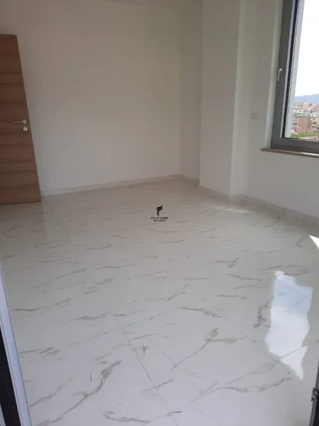 Tirane, jepet me qera zyre Kati 7, 67 m² 700 € (STADIUMI DINAMO)