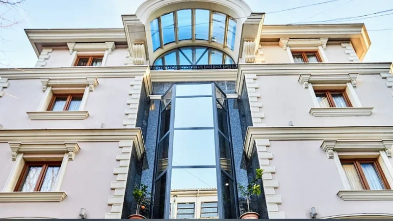 Tirane, shitet hotel Kati 0, 653 m² 2.500.000 € (qender tirane)