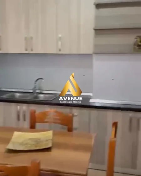 Tirane, jepet me qera apartament 2+1 Kati 3, 100 m² 500 € (Rruga Azem Meshi)