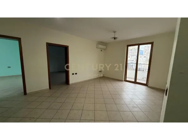 Tirane, shes apartament 2+1+Aneks+Ballkon Kati 4, 93 m² 165.000 € 