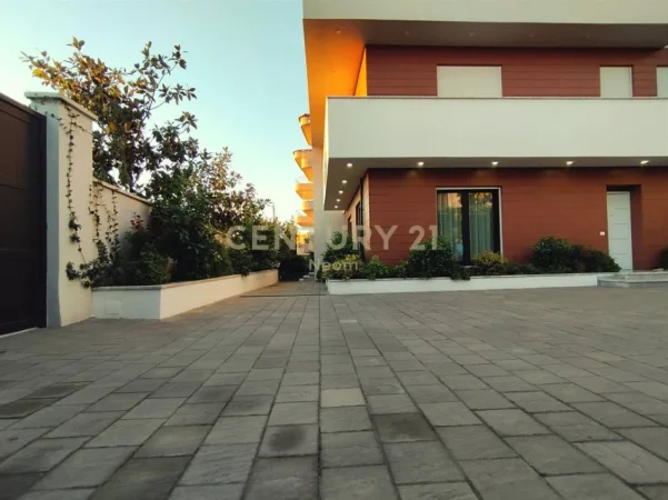 Tirane, shitet Vile , 405 m² 800.000 € (Venue Club)