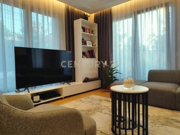 Tirane, shitet Vile , 405 m² 800.000 € (Venue Club)