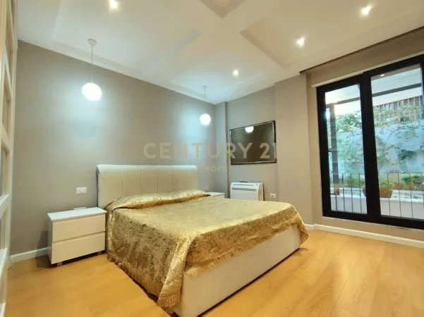 Tirane, shitet Vile , 405 m² 800.000 € (Venue Club)