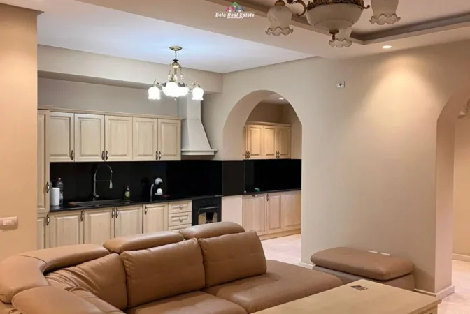 Tirane, jepet me qera apartament 1+1 Kati 5, 80 m² 750 € (prane Kinema Agimit)