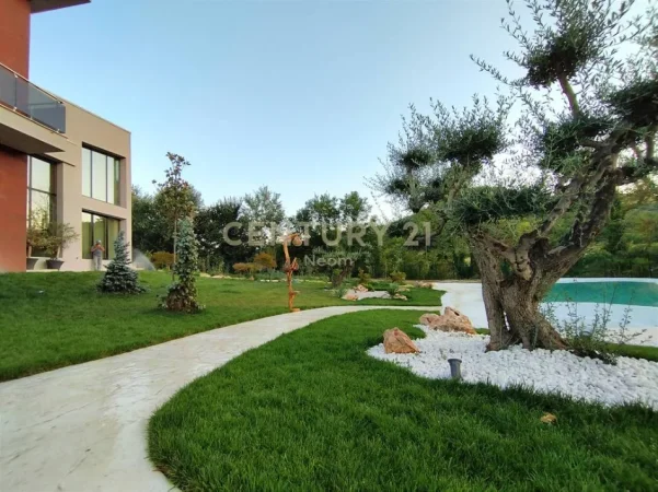 Tirane, shes Vile 2 Katshe Kati 3, 2.500 m² 2.200.000 € (Petrele)