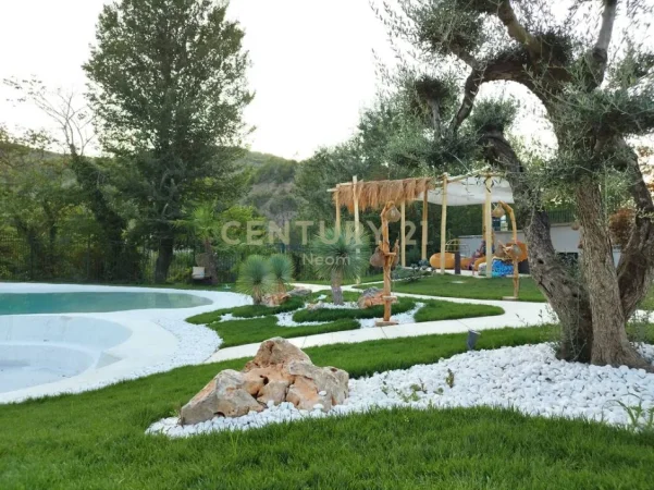 Tirane, shes Vile 2 Katshe Kati 3, 2.500 m² 2.200.000 € (Petrele)