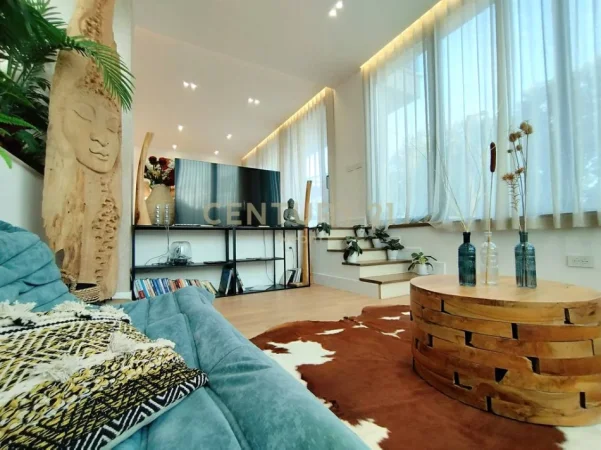 Tirane, shes Vile 2 Katshe Kati 3, 2.500 m² 2.200.000 € (Petrele)