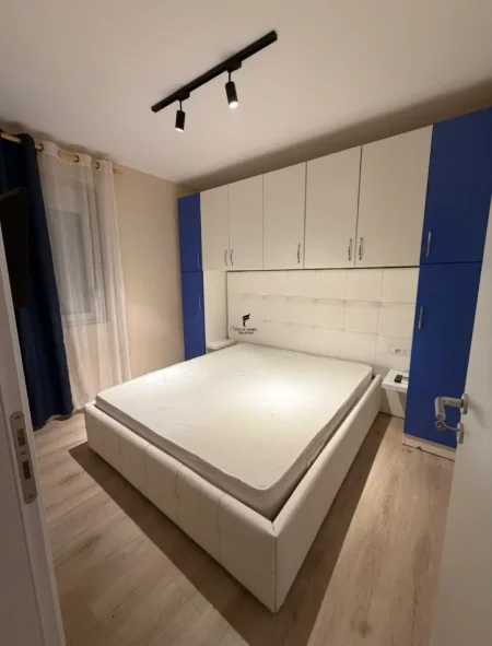 Tirane, jepet me qera apartament 1+1 Kati 1, 70 m² 450 € (OXHAKU)