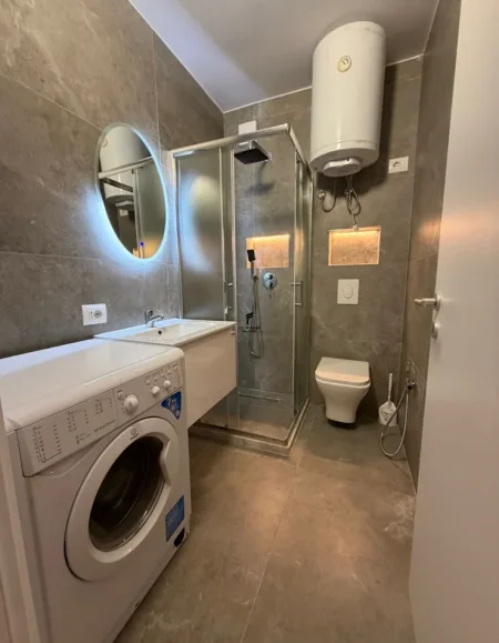 Tirane, jepet me qera apartament 1+1 Kati 1, 70 m² 450 € (OXHAKU)