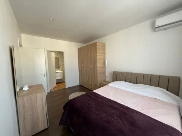 Tirane, jepet me qera apartament 2+1 Kati 7, 100 m² 1.000 € (RRUGA MINE PEZA)