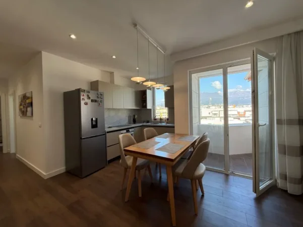 Tirane, jepet me qera apartament 2+1 Kati 7, 100 m² 1.000 € (RRUGA MINE PEZA)