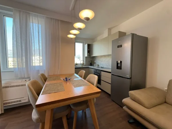Tirane, jepet me qera apartament 2+1 Kati 7, 100 m² 1.000 € (RRUGA MINE PEZA)