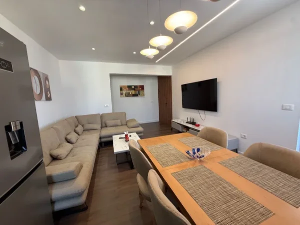 Tirane, jepet me qera apartament 2+1 Kati 7, 100 m² 1.000 € (RRUGA MINE PEZA)