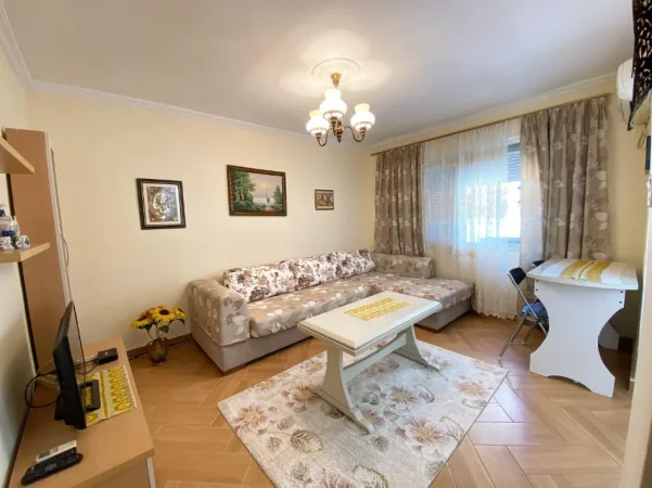 Tirane, jepet me qera apartament 1+1+Ballkon Kati 3, 60 m², 55 000 Leke (Mine Peza)