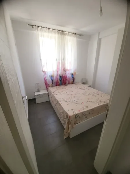 Tirane, jepet me qera apartament 2+1 Kati 1, 70 m² 300€ (Aleksander konda)