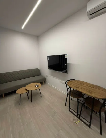 Tirane, jepet me qera garsonier 1+1 , 50 m² 400 € (5 Maj)