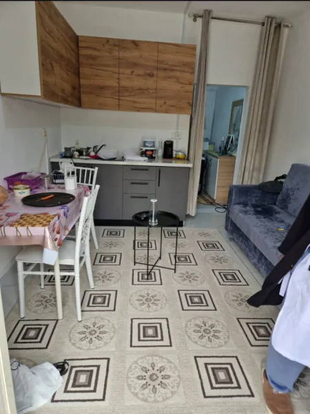 Tirane, jepet me qera garsonier 1+1 Kati 1, 200 € 