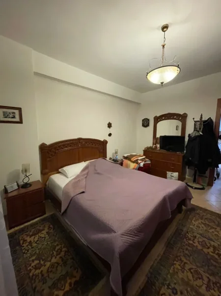 jepet me qera 2+1 Kati 4, 116 m² 700 € (Rruga Kavajes)