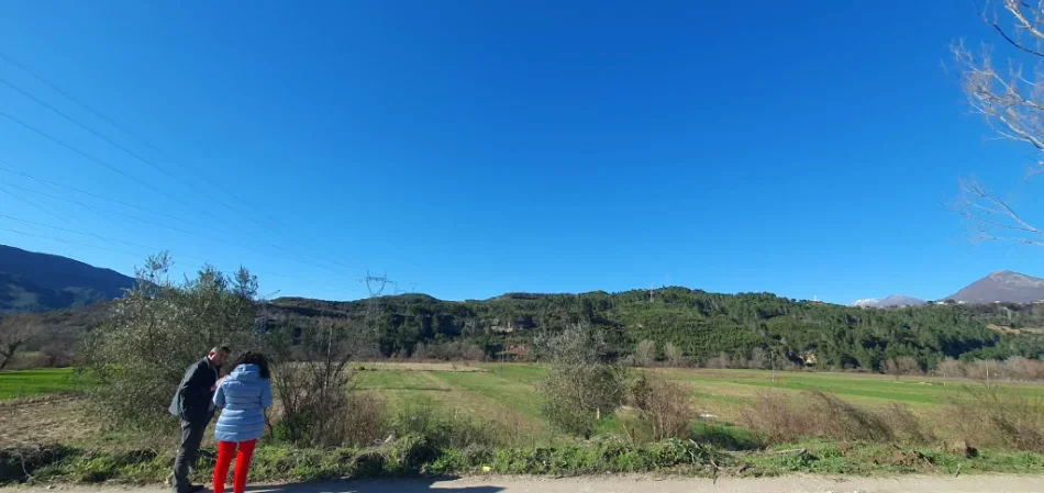 Tirane, shitet truall , 1.400 m² 100.000 € (ibe e poshtme)