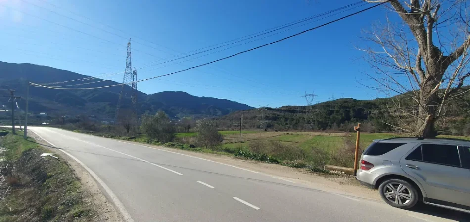 Tirane, shitet truall , 1.400 m² 100.000 € (ibe e poshtme)