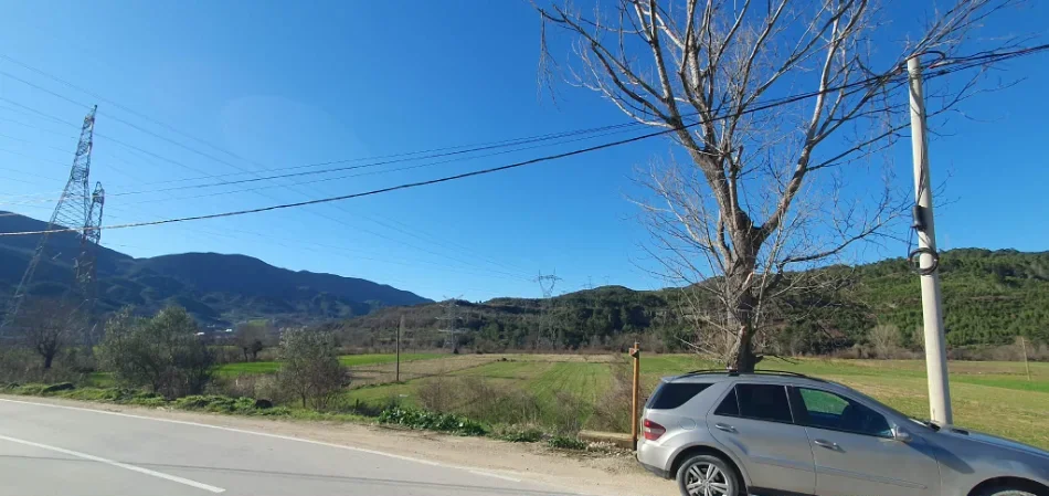 Tirane, shitet truall , 1.400 m² 100.000 € (ibe e poshtme)