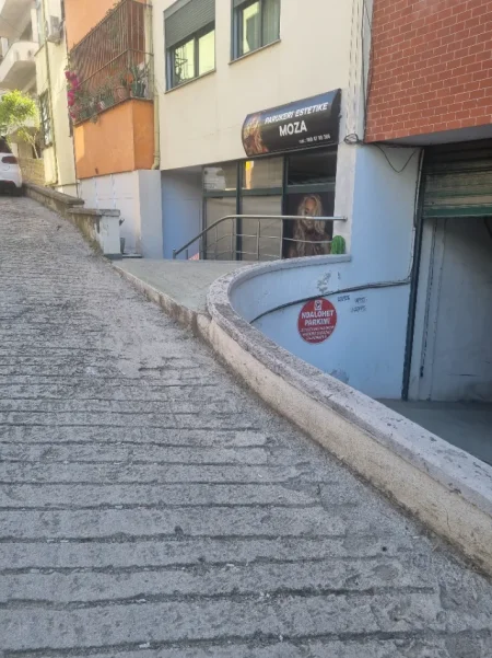 Jepet me qera garazh Rruga Liqeni i Thatë