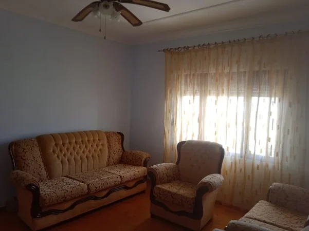 Tirane, jepet me qera shtepi 3+1+Aneks+Ballkon Kati 3, 120 m² 420 € (Rruga Shefqet Ndroqi, Sanatorium)