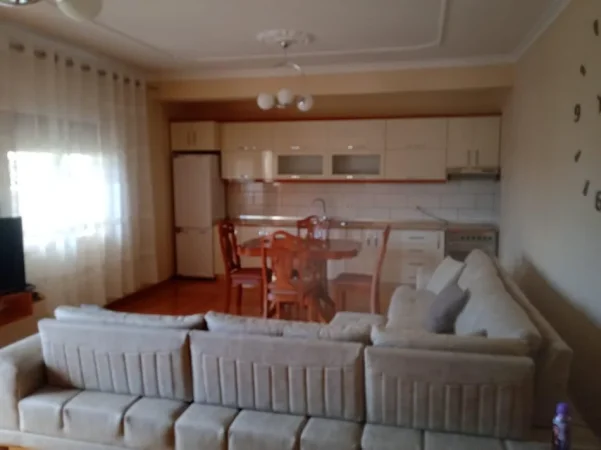 Tirane, jepet me qera shtepi 3+1+Aneks+Ballkon Kati 3, 120 m² 420 € (Rruga Shefqet Ndroqi, Sanatorium)