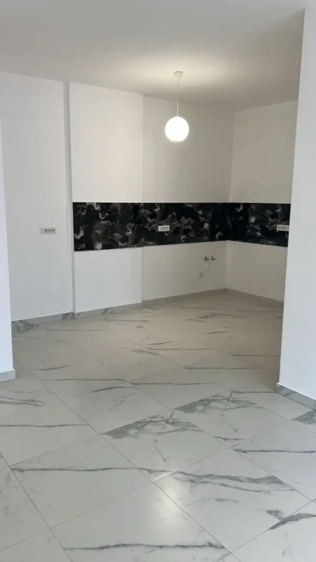 Tirane, jepet me qera zyre Kati 5, 101 m² 550 € 