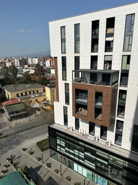 Tirane, shitet apartament 1+1+Ballkon Kati 3, 47 m² 105.000 € (PERBALL ME BIRRA TIRANA)