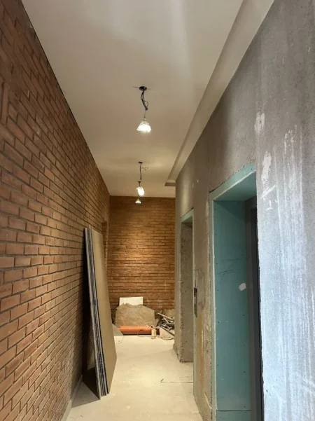 Tirane, shitet apartament 1+1+Ballkon Kati 3, 54 m² 120.000 € (PERBALL ME SPITALIN AMERICAN 3)