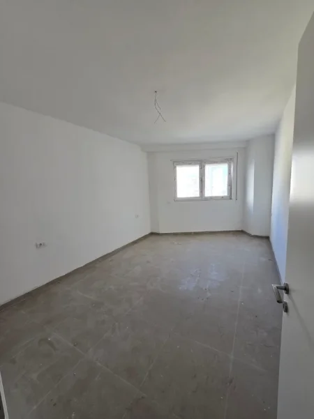 Tirane, jepet me qera zyre Kati 6, 72 m² 650 € 