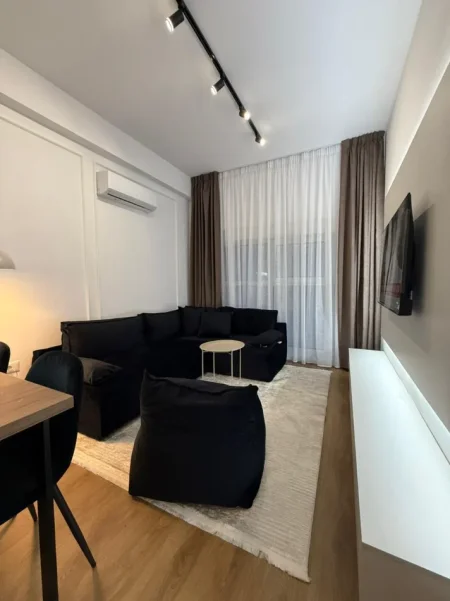 Tirane, jepet me qera apartament 1+1+Aneks+Ballkon Kati 7, 55 m² 500 € 