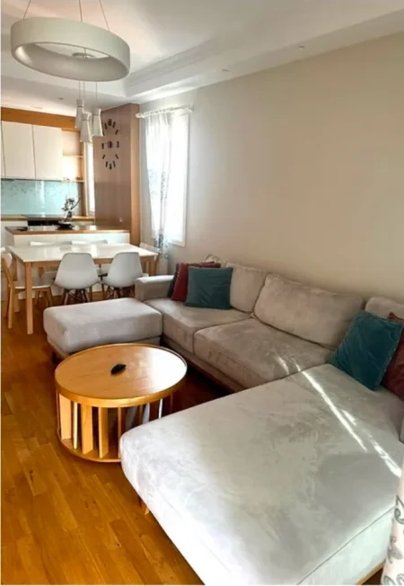 Tirane, jepet me qera 3+1+Ballkon Kati 4, 156 m² 1.500 € (Komuna Parisit)