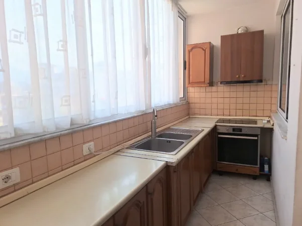 Tirane, jepet me qera apartament 3+1+Ballkon Kati 5, 110 m² 700 € (Rruga Siri Kodra)