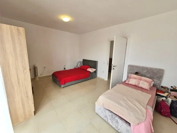 🏡 Jepet me Qera: 2+1+2wc📍Kombinat (Pallati i Credins Bank) Kt.6 - 500€ - Sp.175m² - Pallat I Ri & Buze Rruge