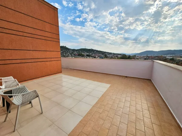 🏡 Jepet me Qera: 2+1+2wc📍Kombinat (Pallati i Credins Bank) Kt.6 - 500€ - Sp.175m² - Pallat I Ri & Buze Rruge