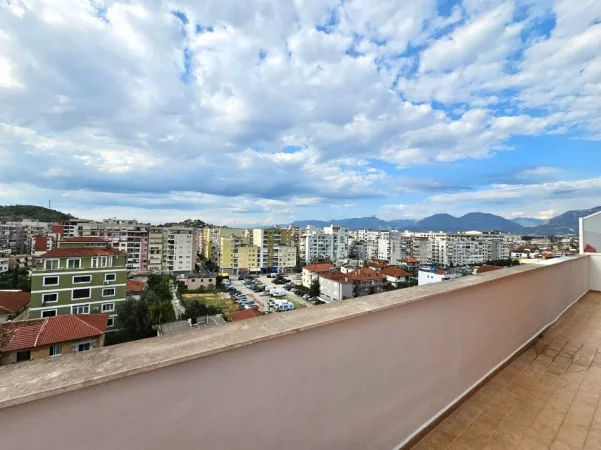 🏡 Jepet me Qera: 2+1+2wc📍Kombinat (Pallati i Credins Bank) Kt.6 - 500€ - Sp.175m² - Pallat I Ri & Buze Rruge