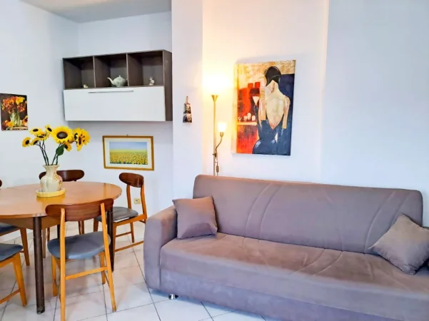 Shkoder, jepet me qera 1+1+Ballkon Kati 4, (Rruga Marin Biçikemi, afer Kishes se Madhe)