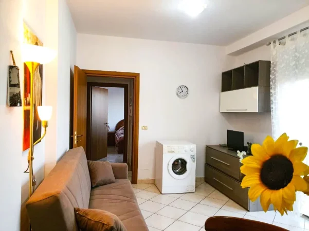 Shkoder, jepet me qera 1+1+Ballkon Kati 4, (Rruga Marin Biçikemi, afer Kishes se Madhe)