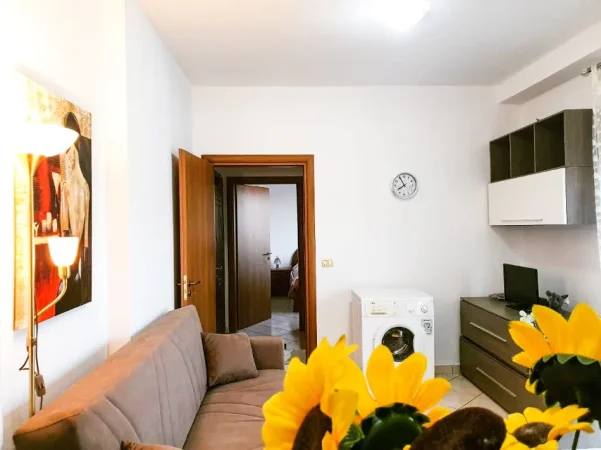 Shkoder, jepet me qera 1+1+Ballkon Kati 4, (Rruga Marin Biçikemi, afer Kishes se Madhe)