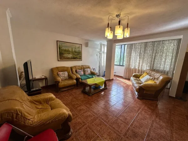 Tirane, shitet apartament 2+1+Ballkon Kati 1, 100 m² 210.000 € (Zogu i Zi)