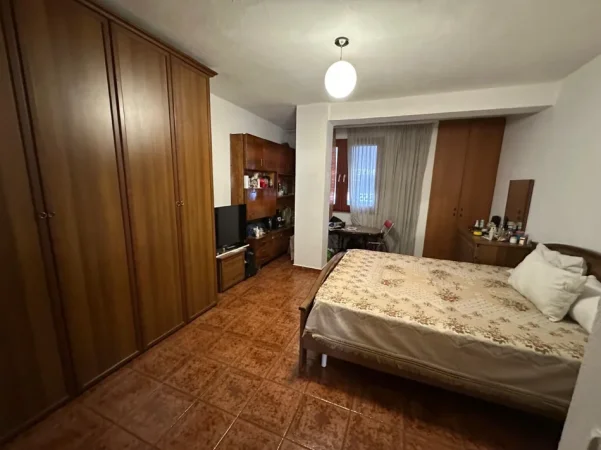 Tirane, shitet apartament 2+1+Ballkon Kati 1, 100 m² 210.000 € (Zogu i Zi)
