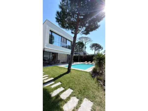 Durres, shes Vile 2+1 Kati 2, 711 m² 1.150.000 € (Rezidencë San Pietro)