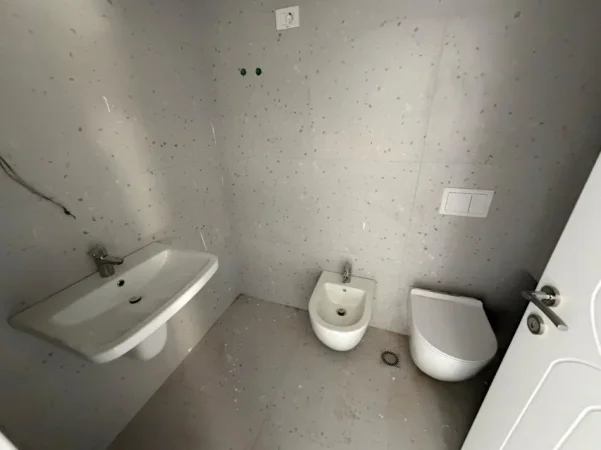 Tirane, jepet me qera apartament 3+1 Kati 11, 150 m² 1.800 € (Rruga Mine Peza.)