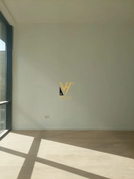 Tirane, jepet me qera zyre Kati 1, 40 m² 800 € (MINE PEZA)